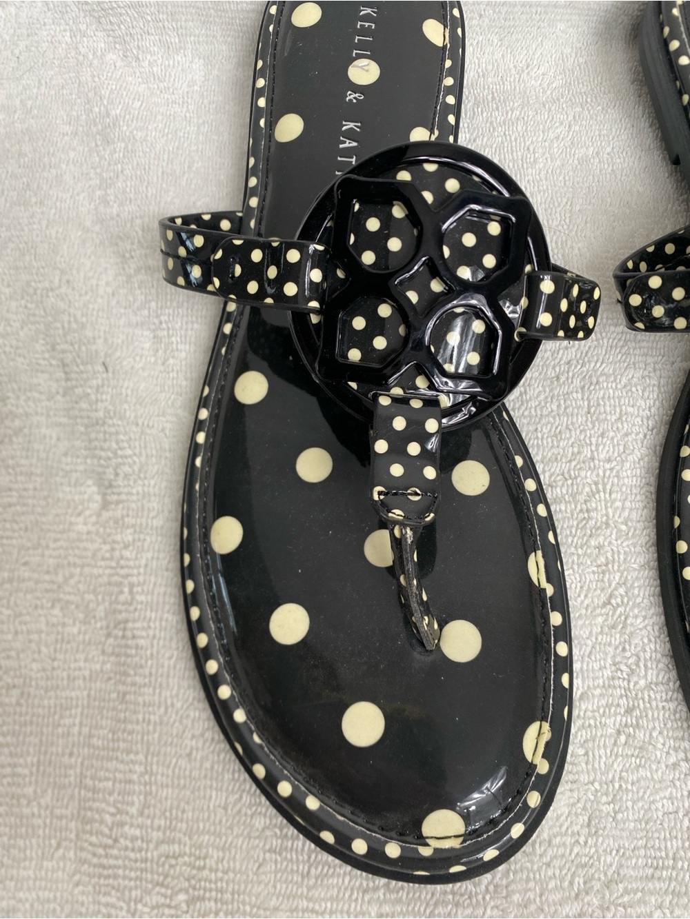 Kelly & Katie Women's Black Cream Polka Dot Faux Patent Leather Sandal Size 9.5 - Picture 7 of 12